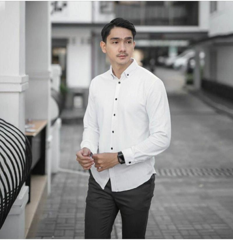 Product Introduction of Kemeja Pria polos lengan panjang slimfit kain katun sigaret  Tebal berkualitas size M/L/XL/XXL/XXXL 2