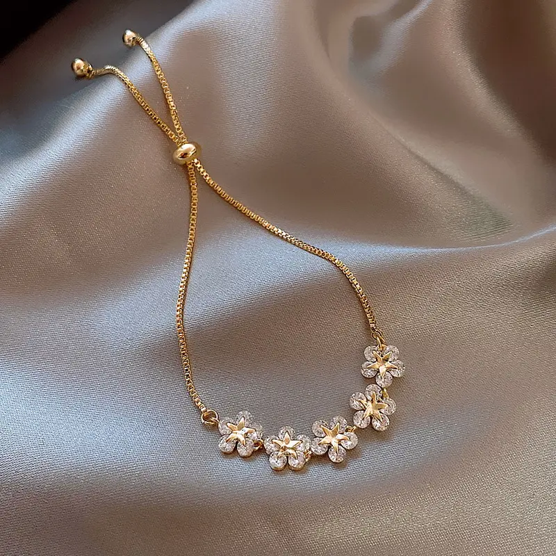 New Petal Bracelet Women's Bracelet Versatile Small Flower Five pointed Star Pull Adjustable Bracelet