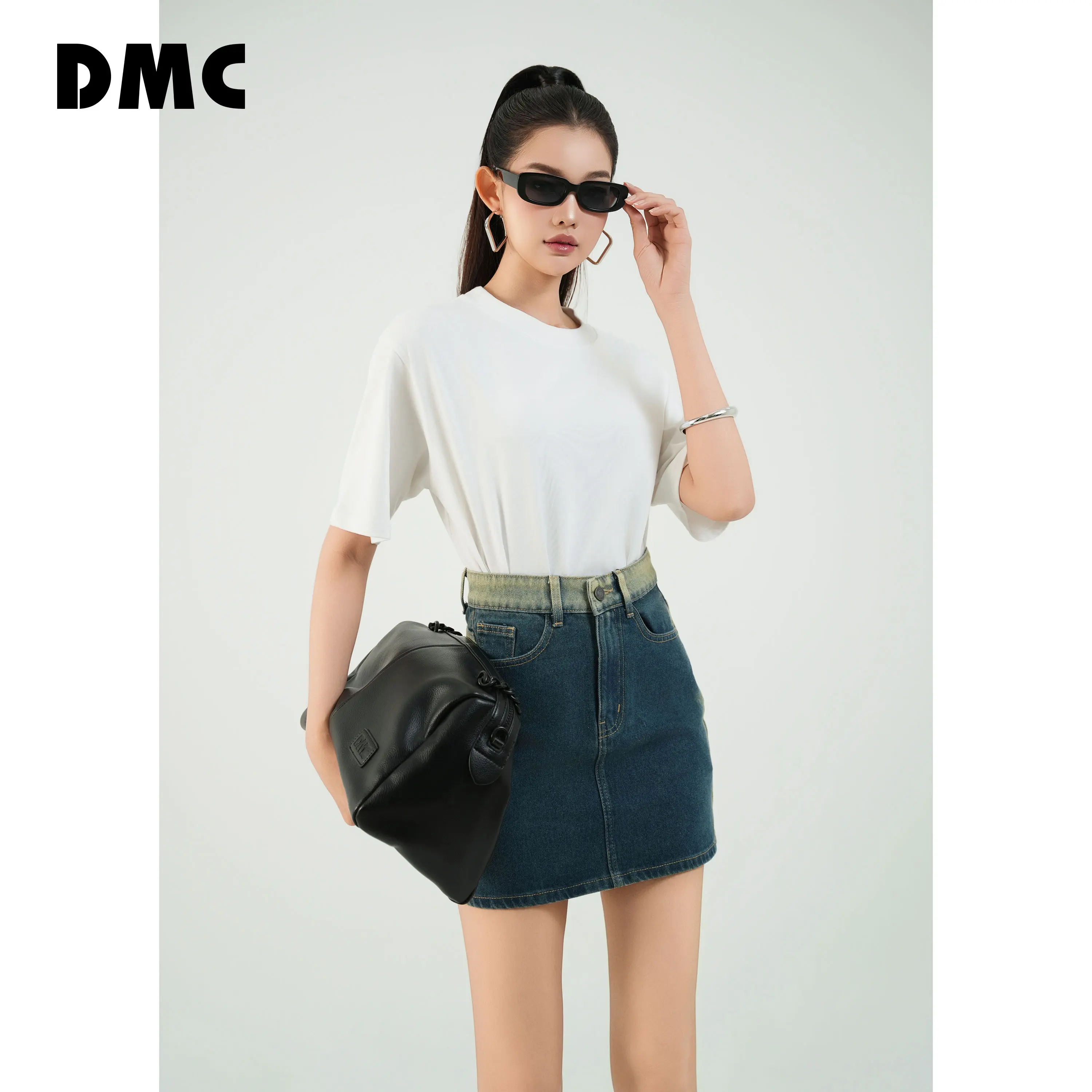 Áo phông chữ sau thời trang DMC (DMC Print Tshirt)