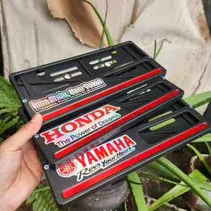 Tempat Dudukan Plat Nomor Lis Hologram Merah dengan Stiker dan Baut Pemasangan Universal Motorcycle
