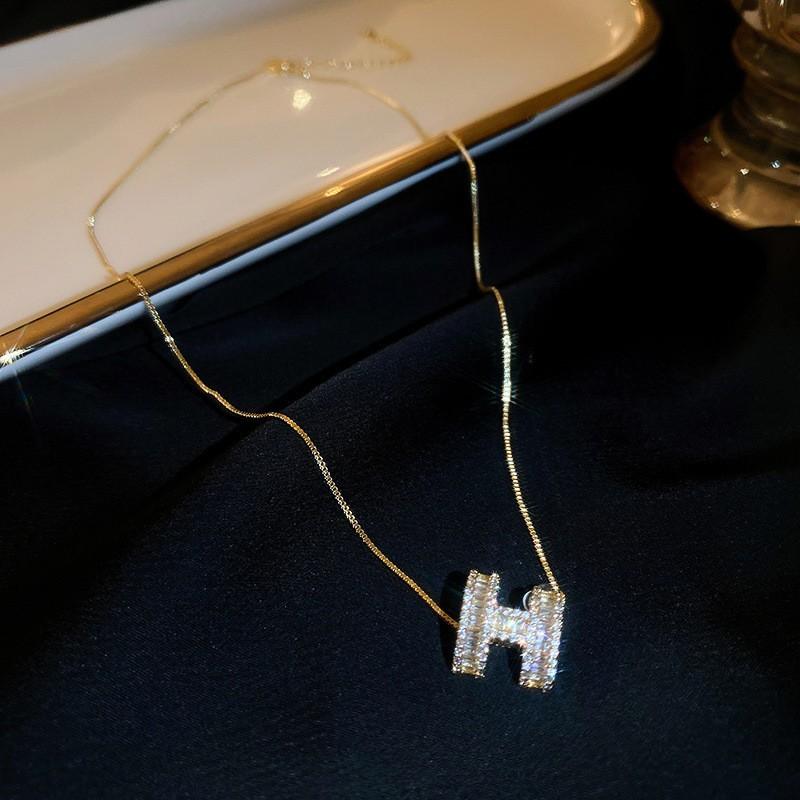 Product Introduction of Vòng Cổ Zircon, Vỏ Mạ Điện, Phong Cách Cổ Điển Dành Cho Nữ, Cao Cấp Và Giá Cả Phải Chăng, Dây Chuyền Mặt Dây Chuyền Sang Trọng, Có Màu Vàng, Bạc Và Vàng Hồng, Chống Màu, Lâu Trôi, Có Chữ Và Số, 6