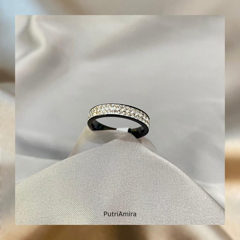 Cincin Titanium Keliling Permata 4