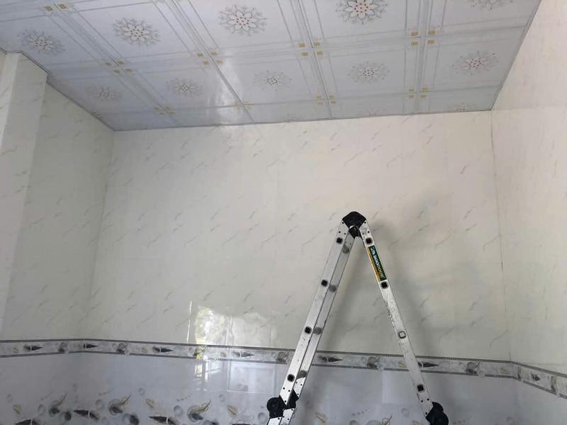  COMBO 50 tấm miếng dán tường phủ nhựa PVC 3D kích tấc 60x30cm tráng nhôm mặt sau xốp dán ốp tường pvc 