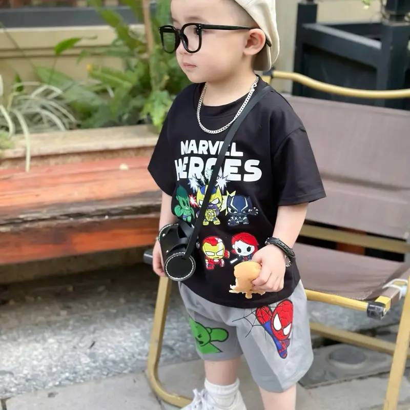 Bộ đùi mùa hè áo phông đen hình marvel quần xám cho bé trai