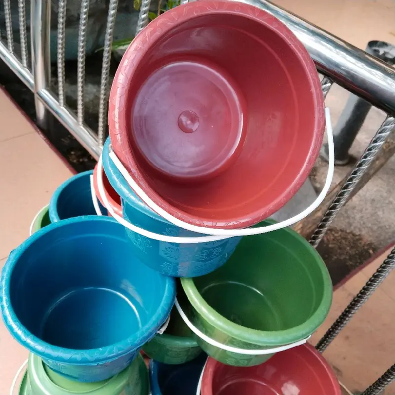 12 Pcs Timba / Ember Plastik Kecil 2250 ml 7