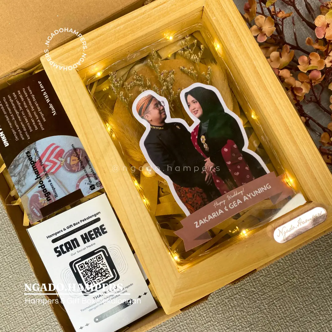 KADO PERNIKAHAN ULANG TAHUN WISUDA ENGAGEMENT KENANG-KENANGAN BINGKAI FOTO AESTHETIC FLOWER IN FRAME DOUBLE AKRILK LAMPU LED