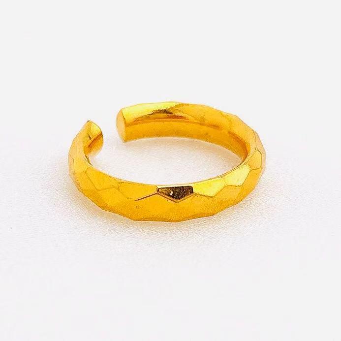 Product Introduction of Diamond patterned ring, open mouth, fashionable and simple, the preferred jewelry for lovers, relatives and friends, non fading titanium steel ring 6