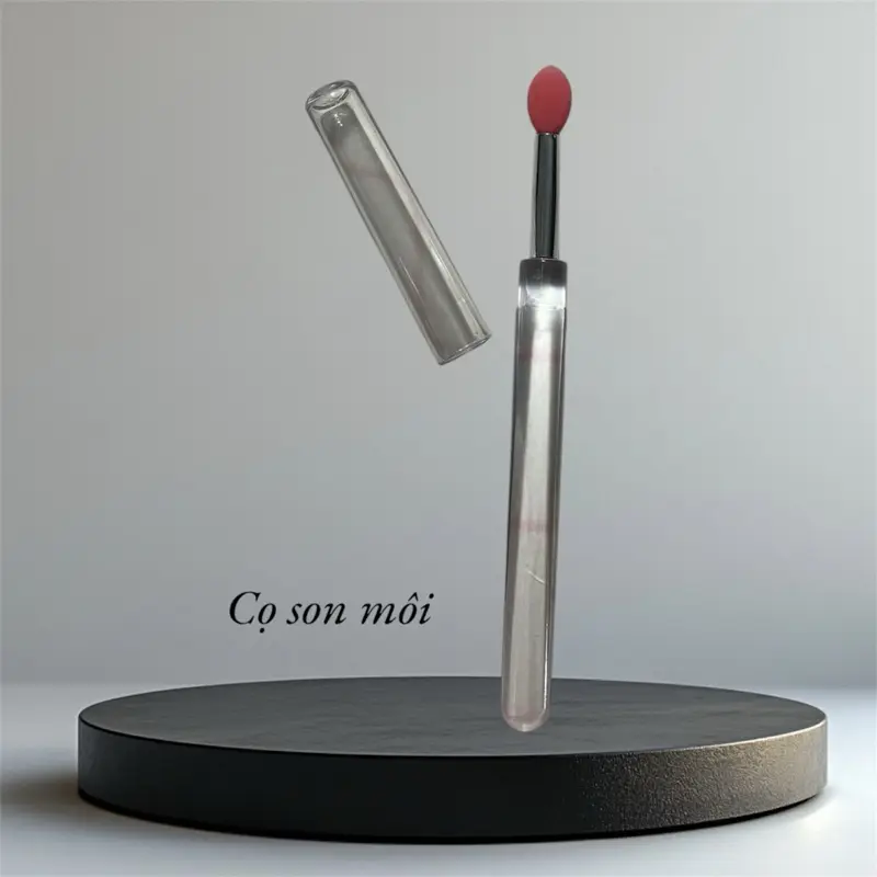 Cọ son môi, cọ lấy son môi tiện lợi dành cho những bạn xài son hủ, cọ son môi đầu silicon có nắp đậy vệ sinh