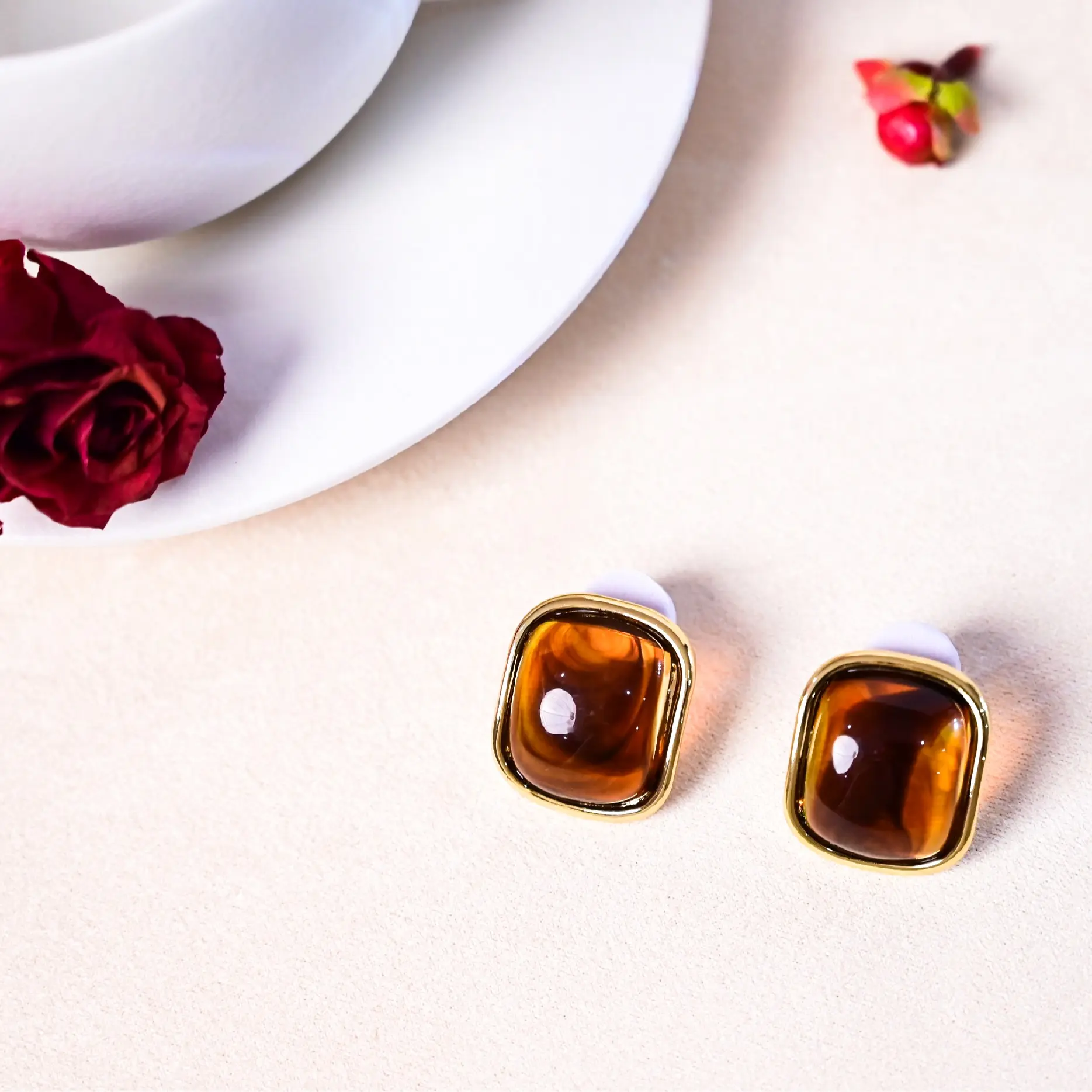 Retro Maillard style amber geometric earrings