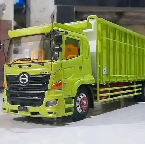 mainan anak minaitur truk tronton hino hijau full lampu Hadiah Kado Miniatur Toy