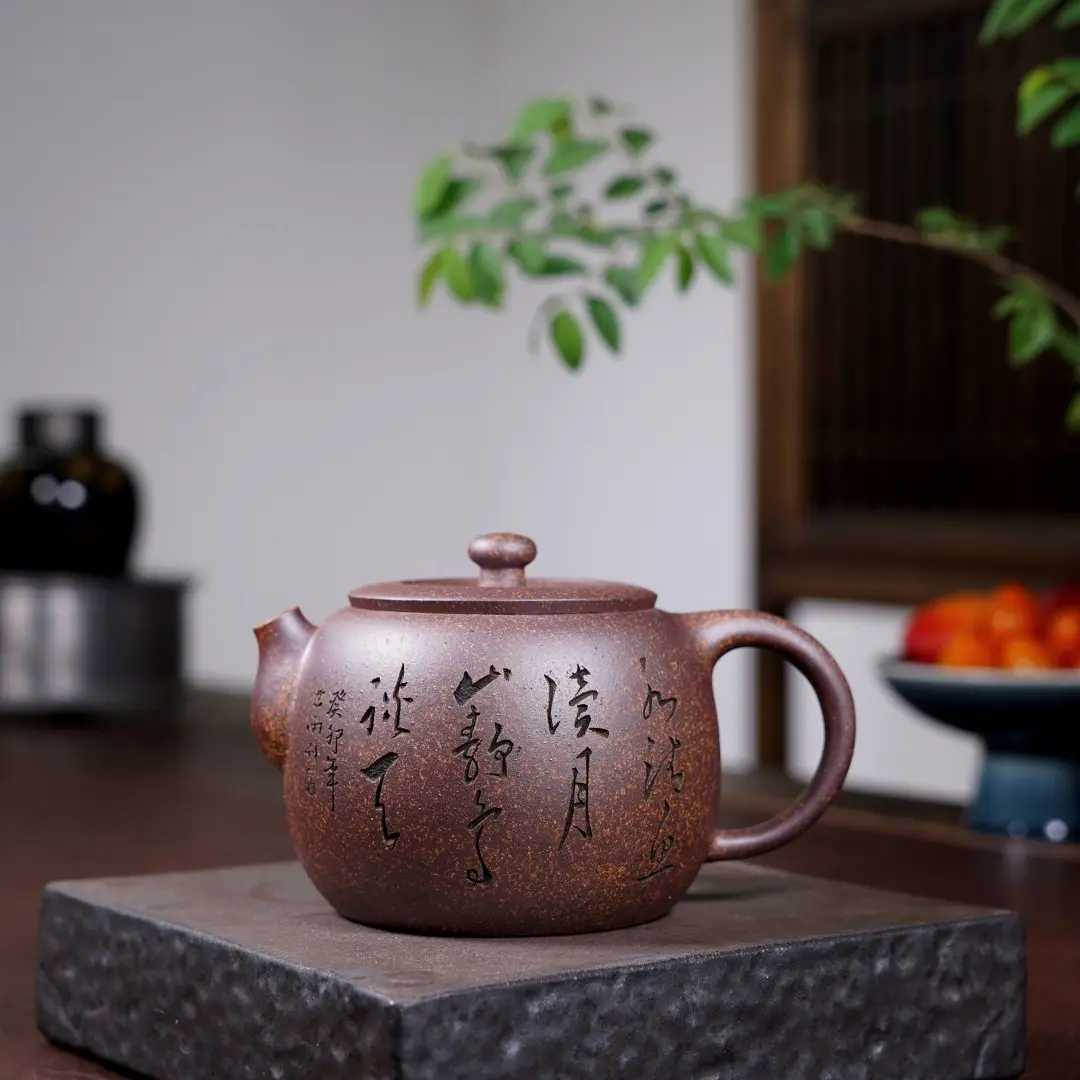 Yixing purple clay teapot made of pure natural raw ore and ultra-high temperature rust clay, a national-level craft artist's work, about 310 ml