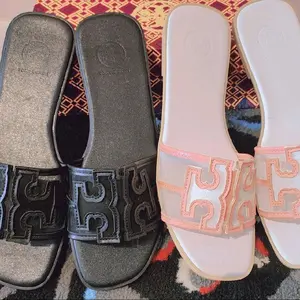 sendal flat wanita terkini