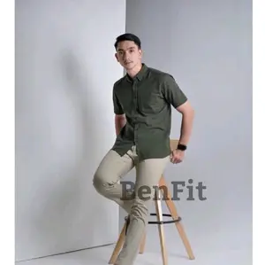 Kemeja polos cowok lengan pendek standart Katun Santai Slim-fitting Polos pria terkini 2024 Kerah Kancing Formal