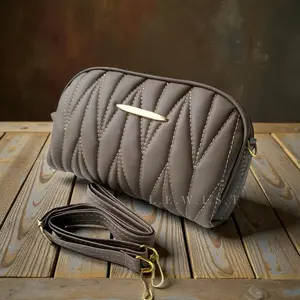 L.E.W.I.S.T Tas Selempang Bordir Emboss Model Garis Quilted dengan Tali Panjang untuk Gaya Modern dan Elegan