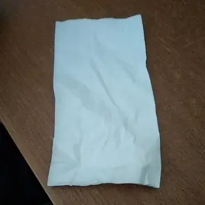 1 helai tissue putih bersih higienis