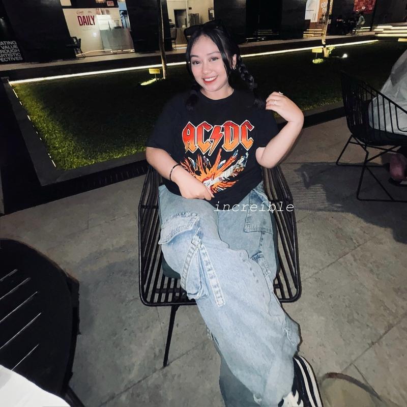 Kaos Band Vintage ACDC Motif Guitar Explosion Logo Katun Combed Lembut Hitam Sablon Lengan Pendek | T-Shirt Pria  Dewasa Distro Bandung Metal | Baju Atasan Cowok Skena Style Keren 4