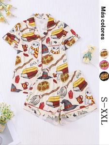 Conjunto de pijama de dos piezas para mujer con camisa de manga corta con estampado completo y shorts de cintura elástica, conjunto casual y cómodo con top de cuello con solapa y shorts, ropa de dormir para damas para todas las estaciones
