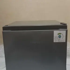 HISENSE-RR58D4IGN-Kulkas Mini-Kapasitas 42L Mini Bar-Tingkat Kebisingan Rendah- 2Liter Rak Muat Botol Ukuran-Alat Pengukur Suhu dapat Disesuaikan-Pendingin Terpisah-Pintu Reversibel-Space Friendly