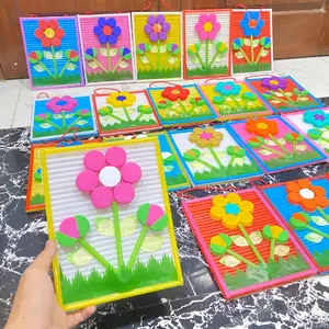 Hiasan dinding/pajangan dinding dari sedotan dan tutup botol