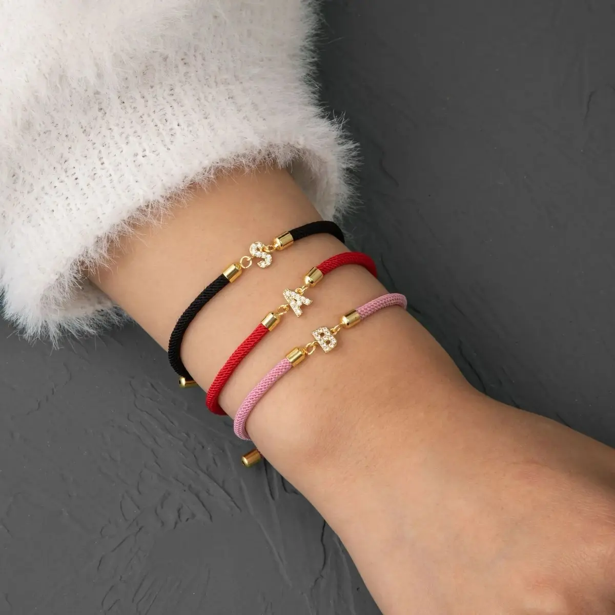 Gelang titanium inisial huruf serut kekinian