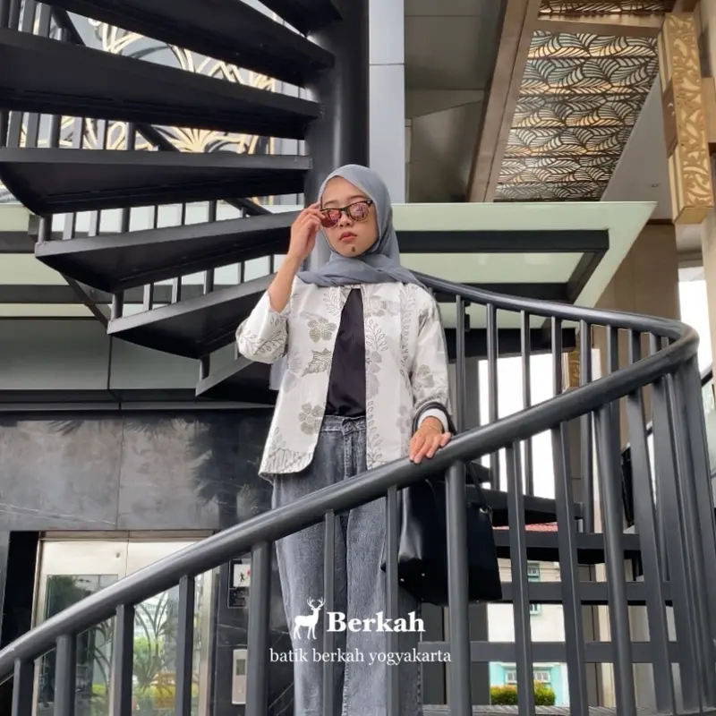 Airin Outer (Coklat) - Outer Batik Yogyakarta / Outer Batik Kasual / Outer Batik Formal / Batik Wanita Kekinian / Batik Wanita Formal / Batik Tradisional / Outer Batik Wanita Muslim Cardigan Casual Atasan Motif Panjang 3