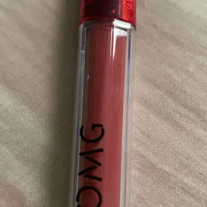 OMG OH MY GLAM Mattelast Lip Cream 2.9 g - Lip Cream Matte Dengan Warna Intense, Tahan Lama & Ringan