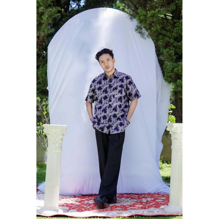 Gambar Batik Fractal Kate Kemeja Pria Lengan Pendek dari Batik Fractal Kota Bandung Tokopedia