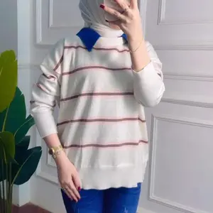 Rajut Jeans - Sweater Rajut dengan Desain Garis Horizontal dan Kerah Biru