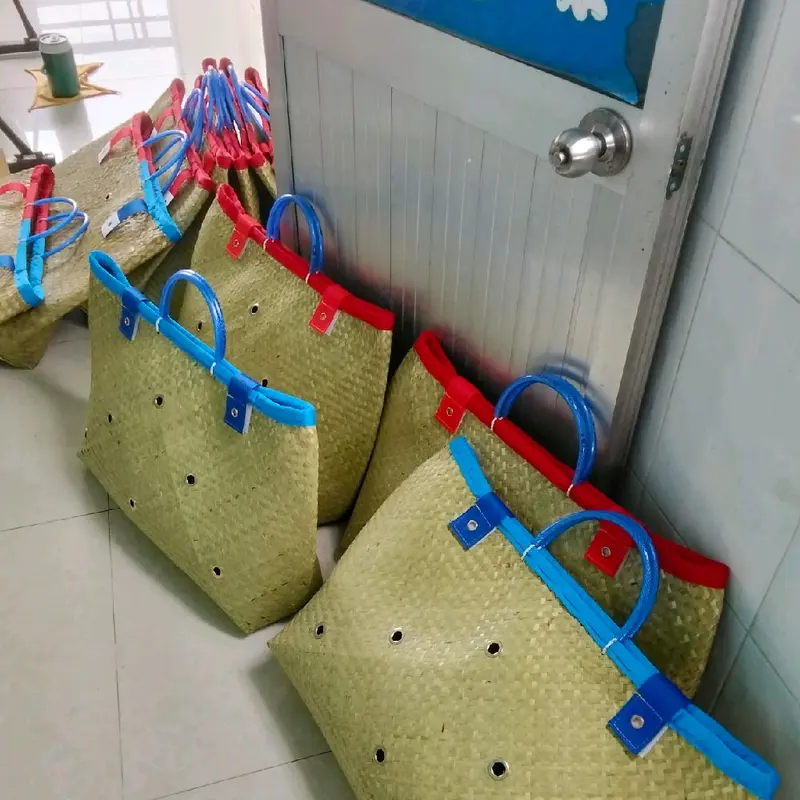 Giỏ Đệm Gà Cải Tiến 7 Tấc 12 Lỗ Màu Xanh (70x46) - Dùng Cho Gà Đá Từ 3ký trở xuống 8