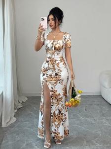 Vestido vintage con estampado floral, escote cuadrado y abertura; corte entallado con cintura y falda en forma de cola de pez; ideal para boda, noche romántica, vacaciones y visita a cafetería.