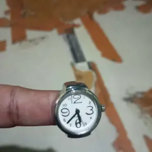 Jam Tangan Cincin Kuarsa Klasik Dengan Tali Musim Semi Dial Kecil Yang Sama Untuk Pria Quartz  Watch  Dan Wanita Personalisasi