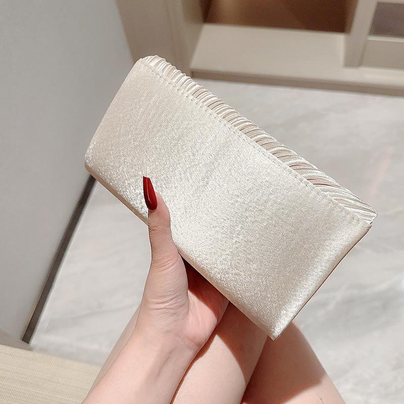 Product Introduction of Luxury Banquet Bag, Versatile Dress, Handheld Crossbody Celebrity Diamond Inlaid Chain Bag Wanita Kulit 20