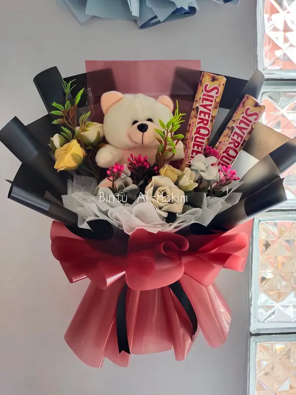 Buket Bunga Artificial Boneka & Cokelat Isi 1 dan 2 / Buket coklat /  Buket valentine / Buket Anniversary / Buket Ulang Tahun / Buket Wisuda / Buket  Chocolate dan Boneka Hadiah Pesta 4