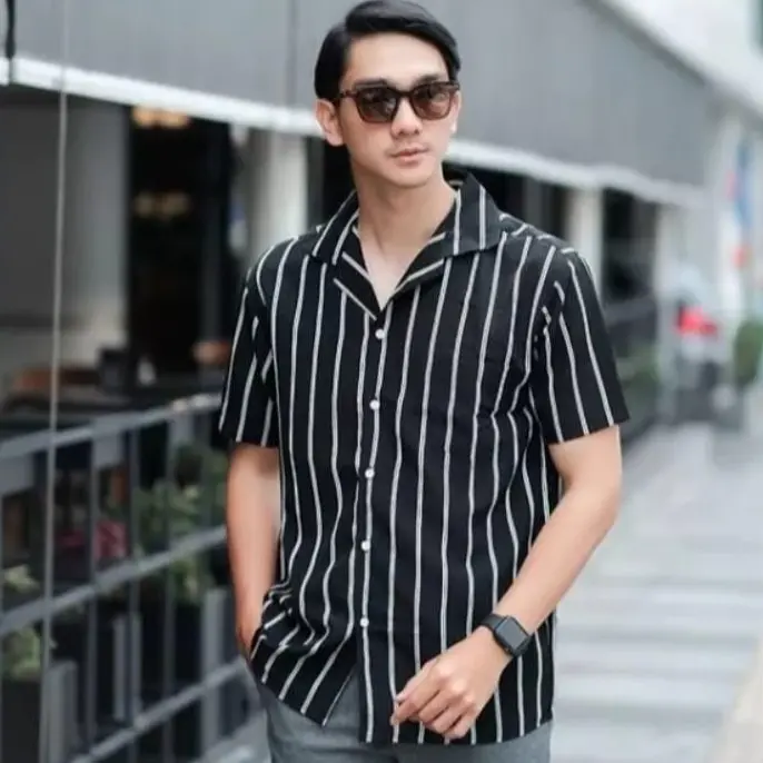 Kemeja Salur Garis-garis Pria Lengan Pendek