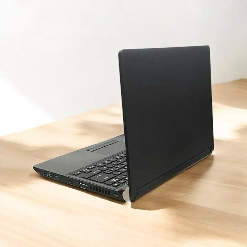 Pre-owned] Toshiba Dynabook R73 13.3 inches core i5 6th GEN 8GB