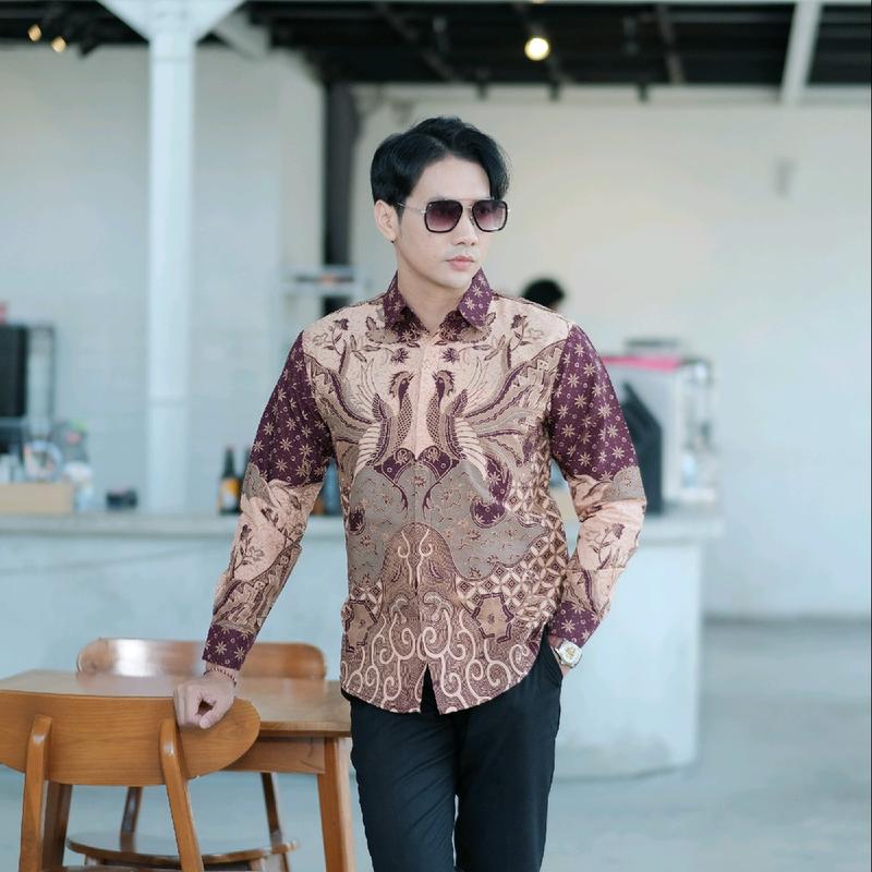Baju Batik Pria Burgundy Lapis Furing Motif Pangestu Terbaru Katun Halus Solo - Batik Metamorvosa  Slimfit Formal 1