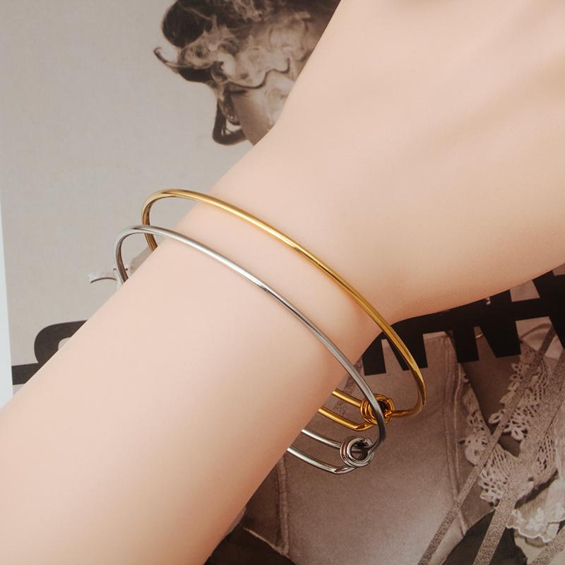 Product Introduction of Stainless steel cross-border French style simple temperament fashion versatile push-stretch adjustable coil bracelet 0