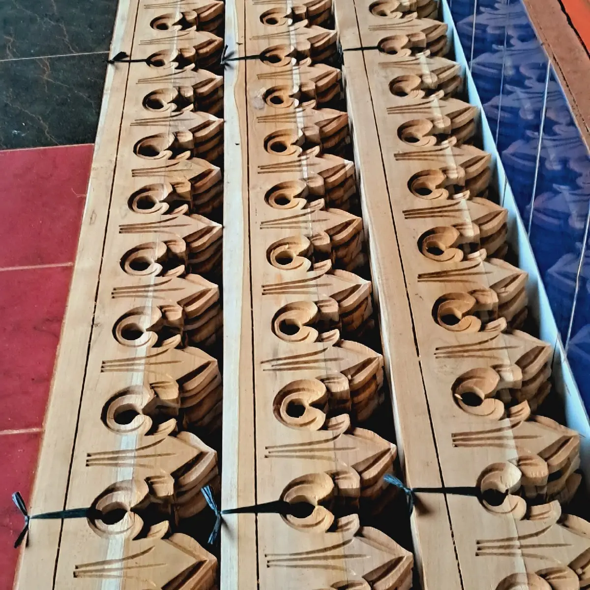 Lisplang motif cemara kayu jati