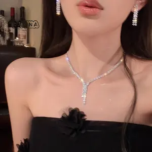 RAYNA 2 pcs Perhiasan Pernikahan Pengantin Set Kalung Pengantin Rhinestone Pesona dan Anting-anting Hadiah untuk Wanita dan Pengiring Pengantin Gadis