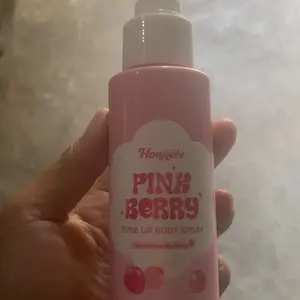 [TONE UP] Honnete Pink Berry Tone Up Body Spray - Tone Up Spray Mencerahkan dan Menghidrasi Kulit Badan Wangi Halal BPOM