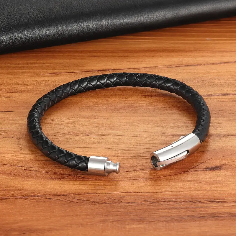 Gelang Kulit Pria Stainless Steel Hitam Klasik Model 2025 - Men 1