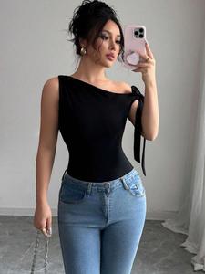 Elegante camiseta de punto ajustada para mujer, escote asimétrico, color sólido, moda casual, ideal para uso diario