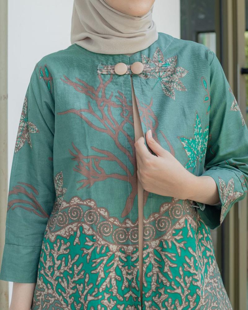 Product Introduction of Blouse Adeeva - Atasan Batik Wanita Kerja Baju Batik Kantor Blouse Batik Seragam Katun Nyaman lengan 7/8 Panjang Motif 29