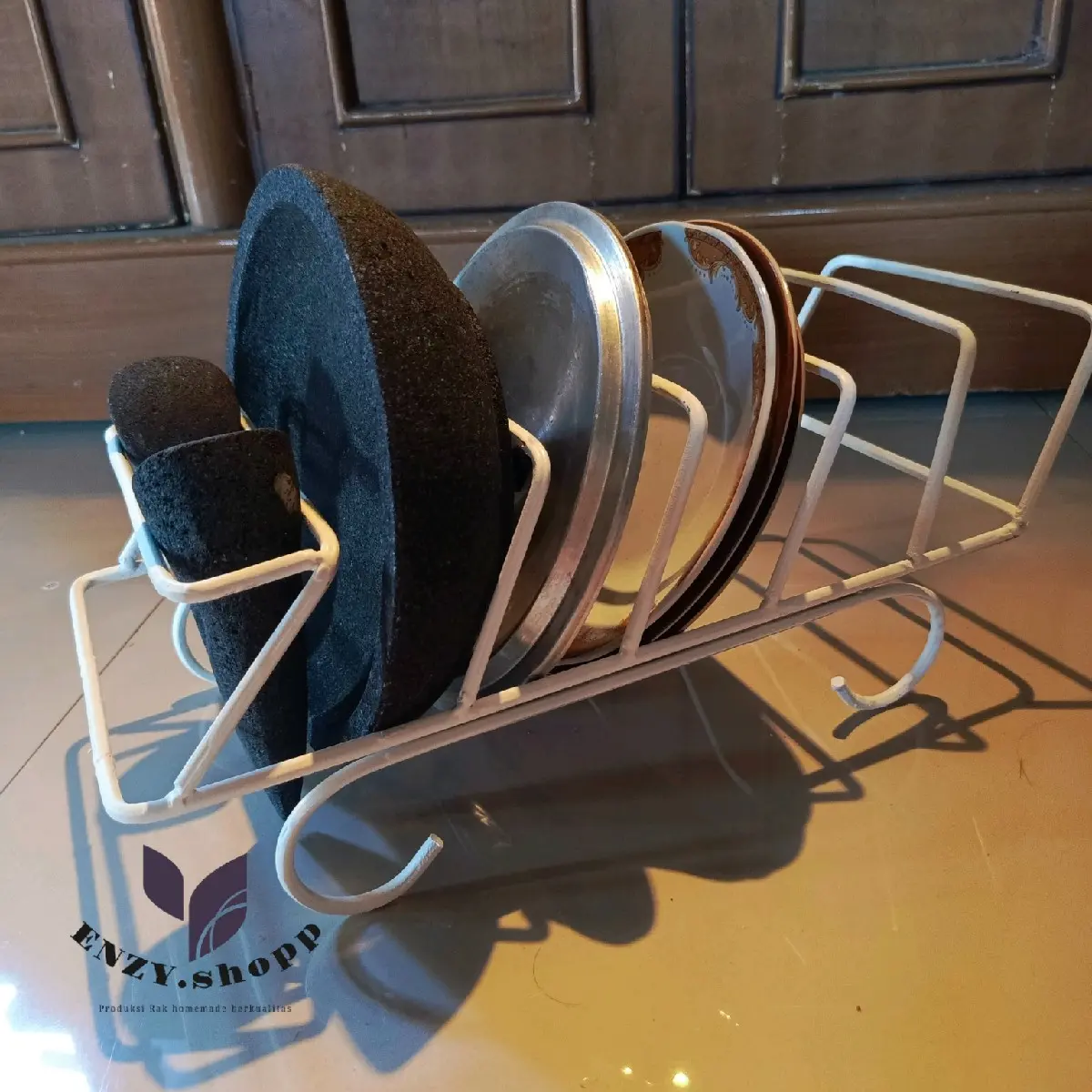 Rak Cobek dan Ulekan Serbaguna tempat Menaruh piring cobek dan ulekan tutup panci piring dan talenan Besi
