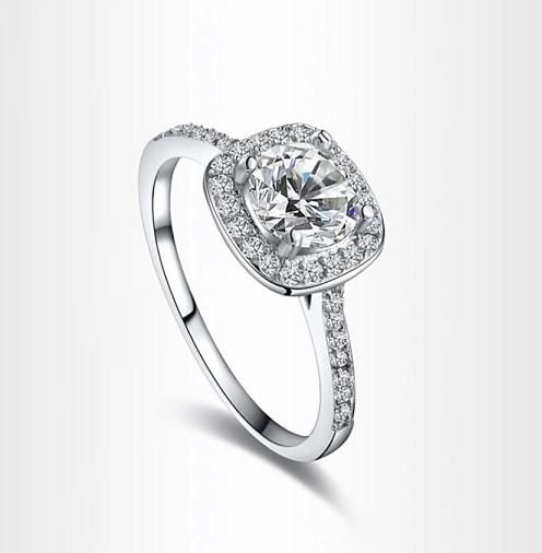 Nhẫn đá thiết kế mặt vuông sang trọng