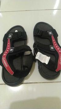 Product Review of Sandal Pria Beli 1 Dapat 3 Sandal Jepit Pria Sandal Selop Kulit Sandal Slide Keren  Sandal Selop Pria Buy 1 Get 2 Free Beli 1 Dapat 3 Sendal Kasual fleksibel kekinian sandal brand lokal Sandal Lebaran Pria from A**f V**o 0
