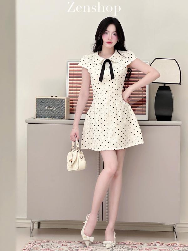 ĐẦM CHẤM BI NƠ ĐEN CỔ BÈO TIỂU THƯ - ZORY DRESS