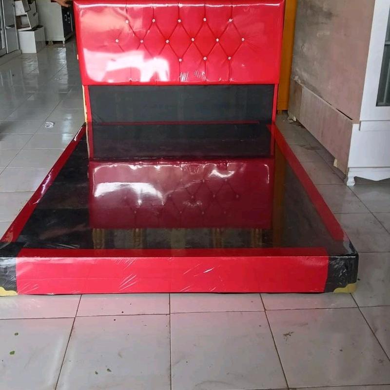 divan full jok uk 160x200 atau no 2 . ada kakinya nanti dipasangin 4