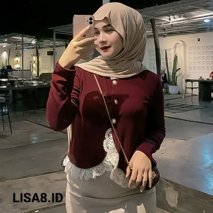 Sabrina Blouse wanita Knit Premium melar Renda halus Atasan semi crop Korean Style Kekinian 3