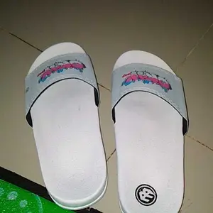 Sandal Selop Pria Wanita Casual Remaja Kekinian sandal Slop Anti Slip Kece